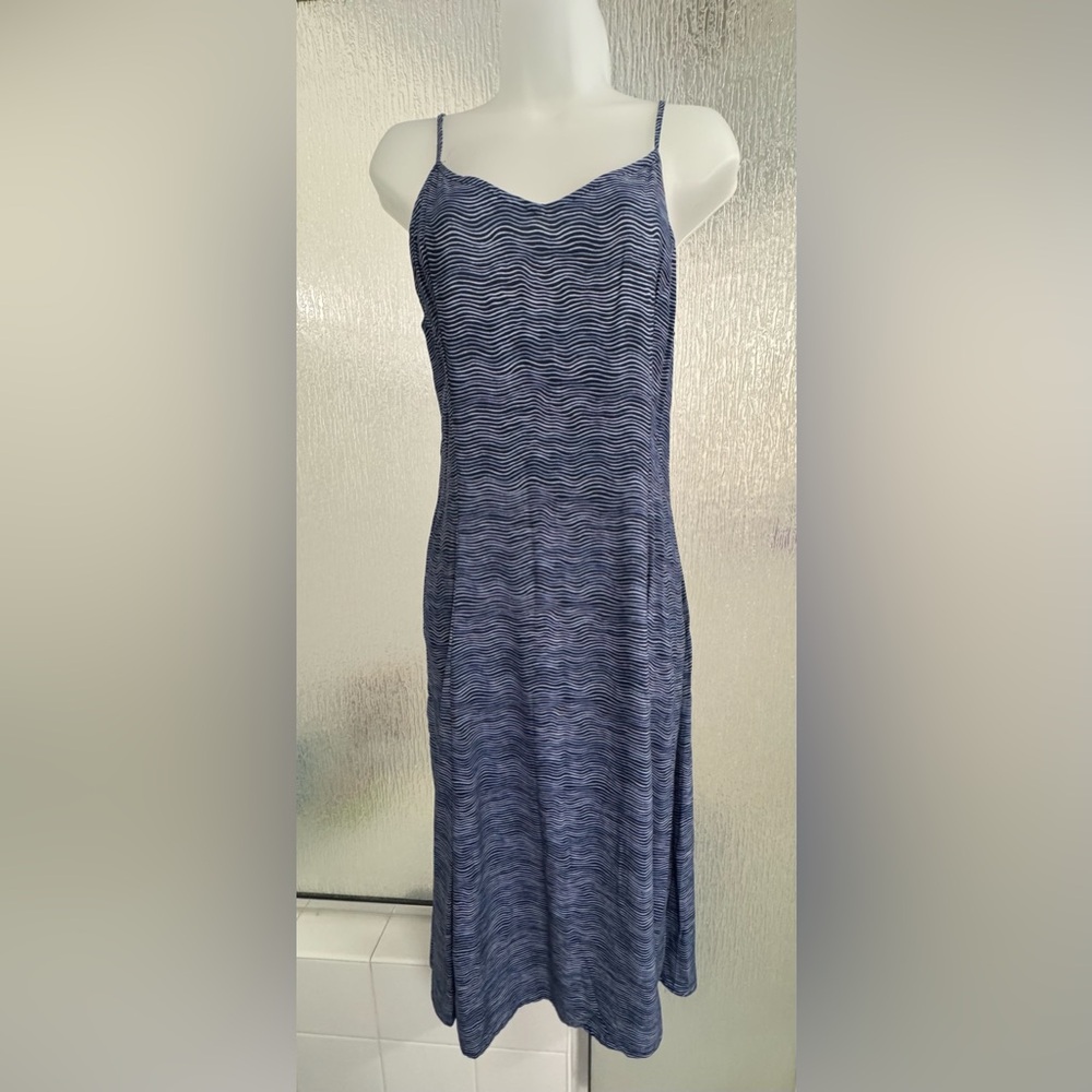 Old Navy Navy and White Wave Pattern Midi Dress